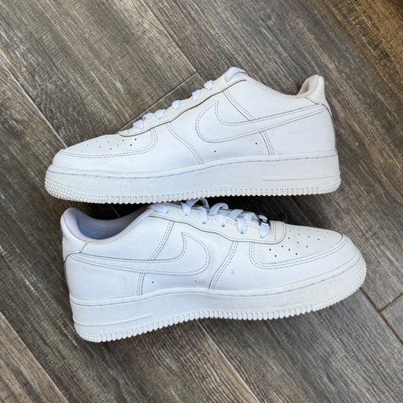 Nike Air Force 1 one white low af 7 8.5 - Picture 2 of 6